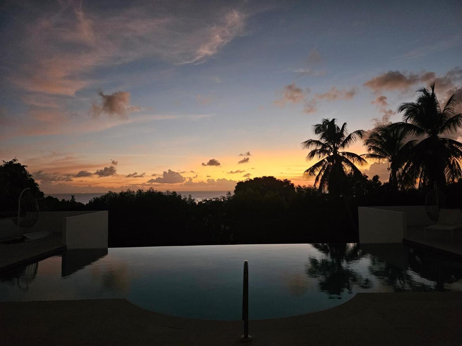 Purple Haze - Infinity Pool Holiday Home Minutes From The Island'S Best Beaches Saint James Exteriér fotografie